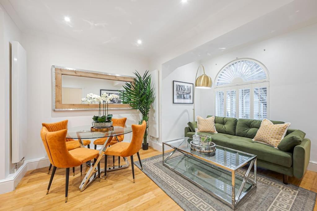 Chic Belgravia Hideaway With Private Patio 10 Mins To Harrods 런던 외부 사진