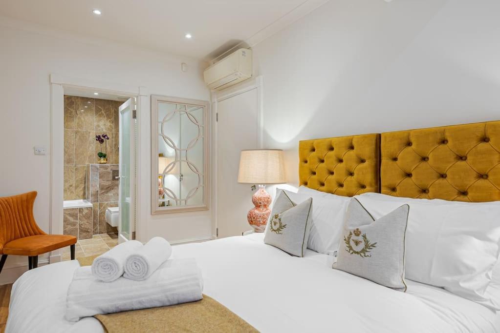 Chic Belgravia Hideaway With Private Patio 10 Mins To Harrods 런던 외부 사진