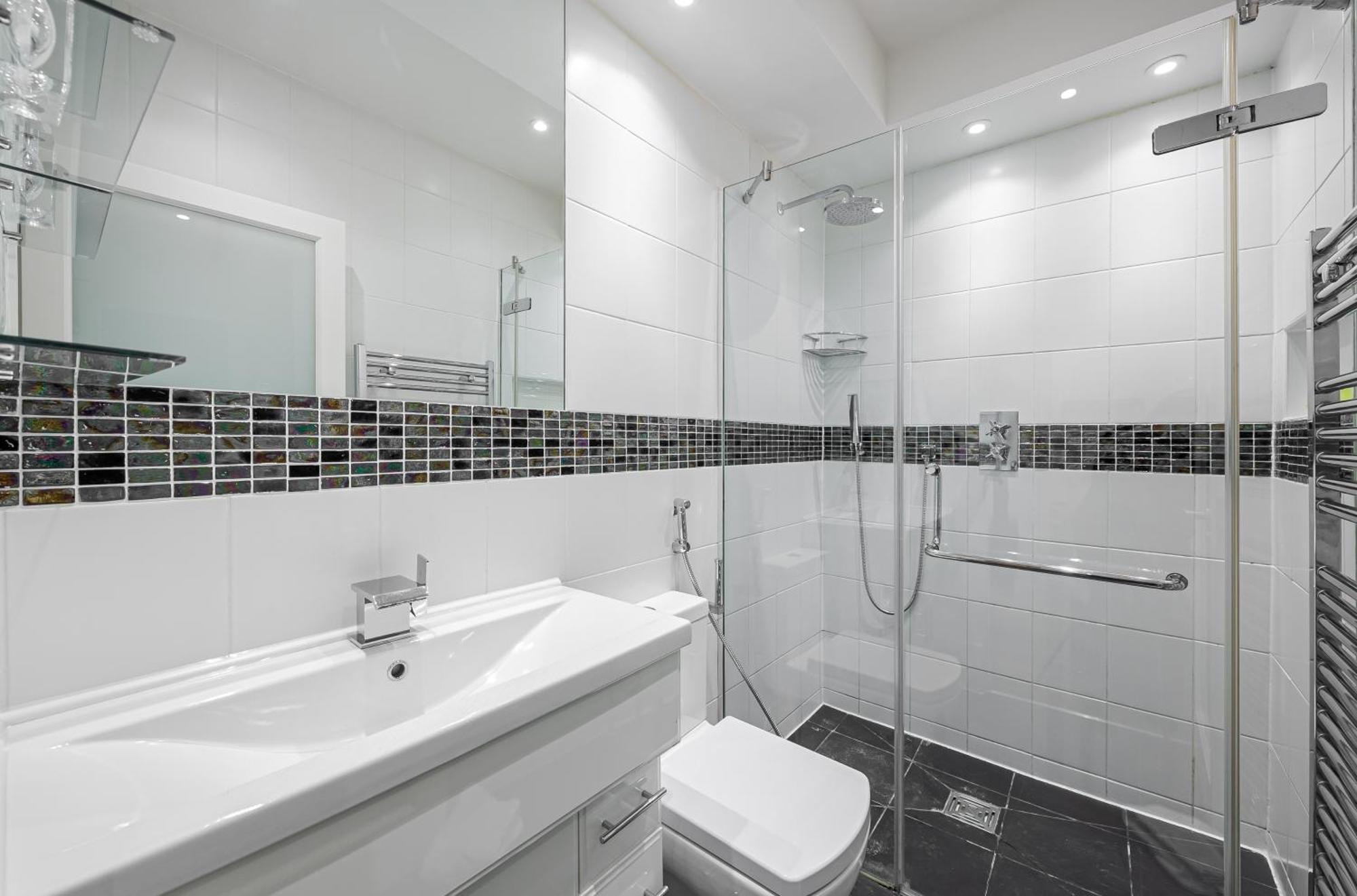 Chic Belgravia Hideaway With Private Patio 10 Mins To Harrods 런던 외부 사진