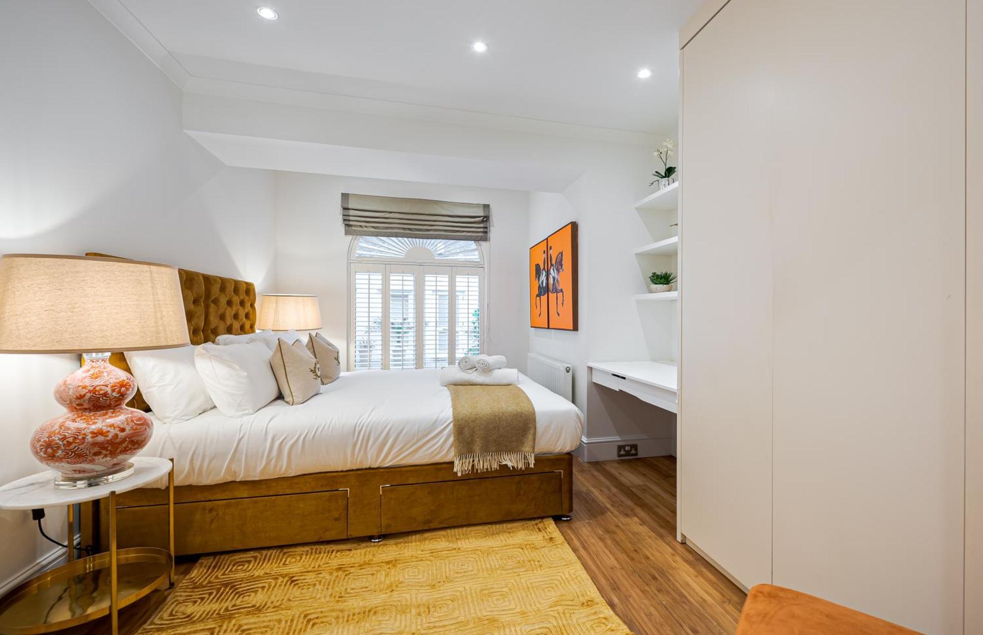 Chic Belgravia Hideaway With Private Patio 10 Mins To Harrods 런던 외부 사진