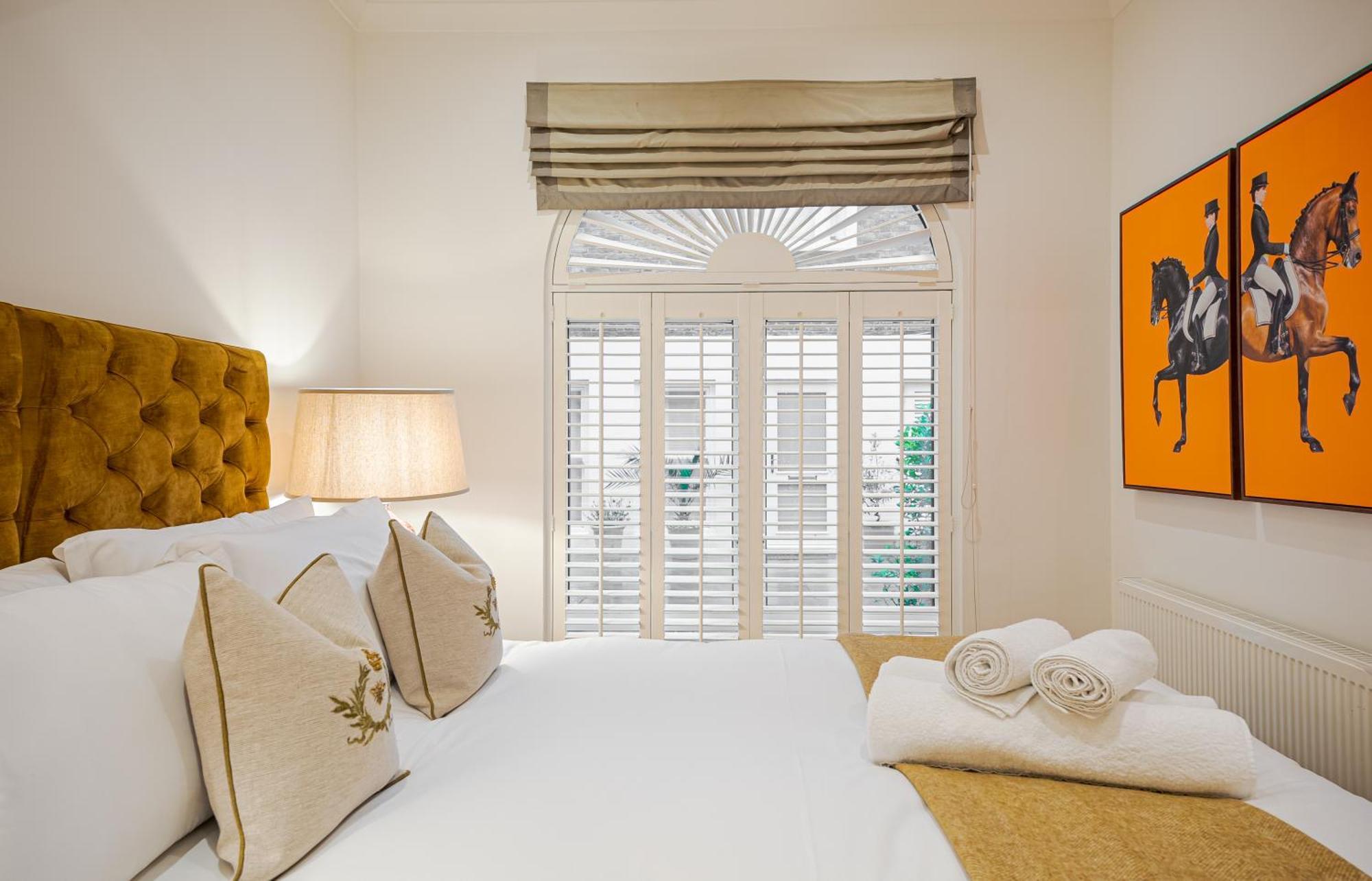 Chic Belgravia Hideaway With Private Patio 10 Mins To Harrods 런던 외부 사진