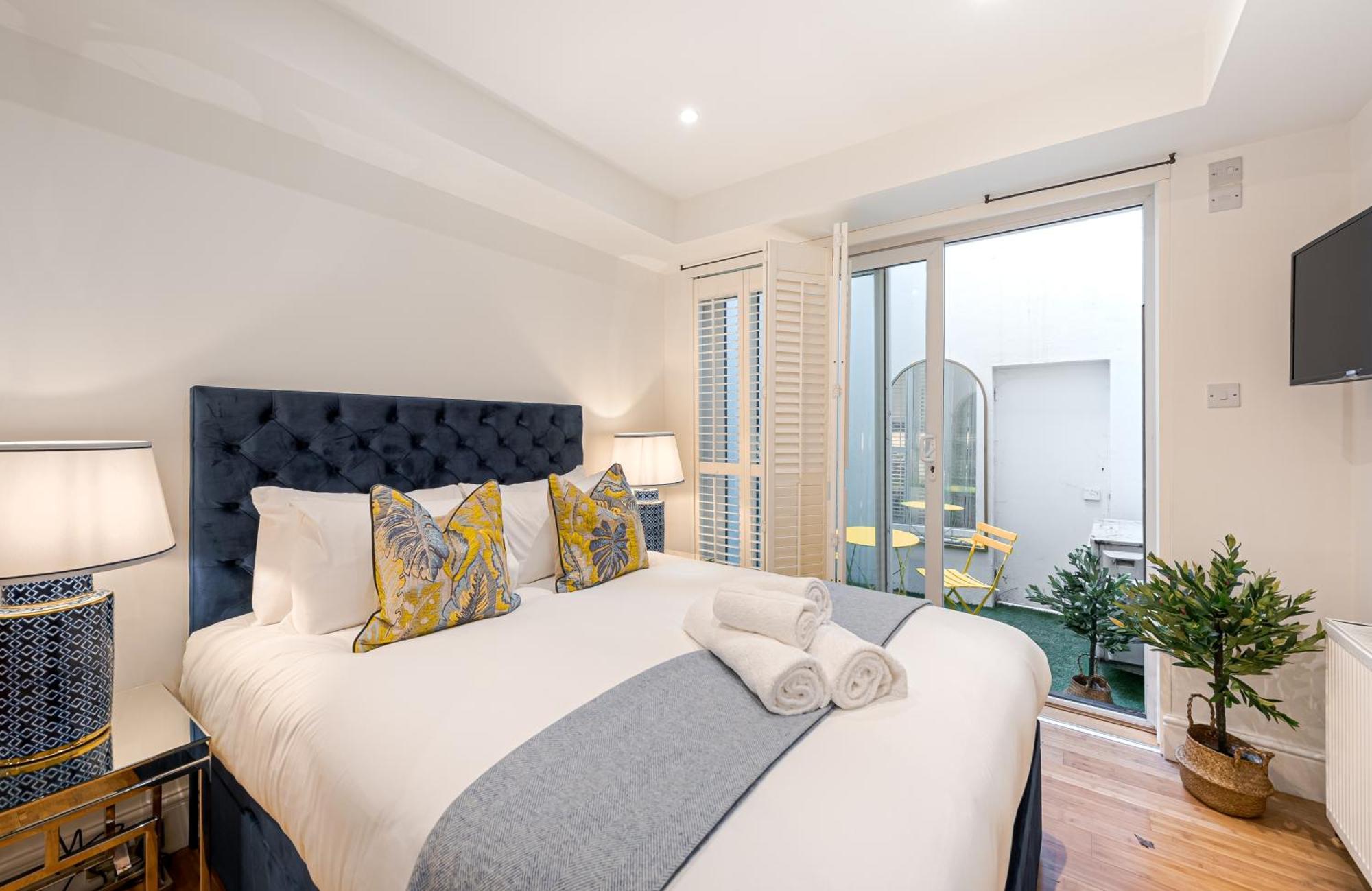 Chic Belgravia Hideaway With Private Patio 10 Mins To Harrods 런던 외부 사진